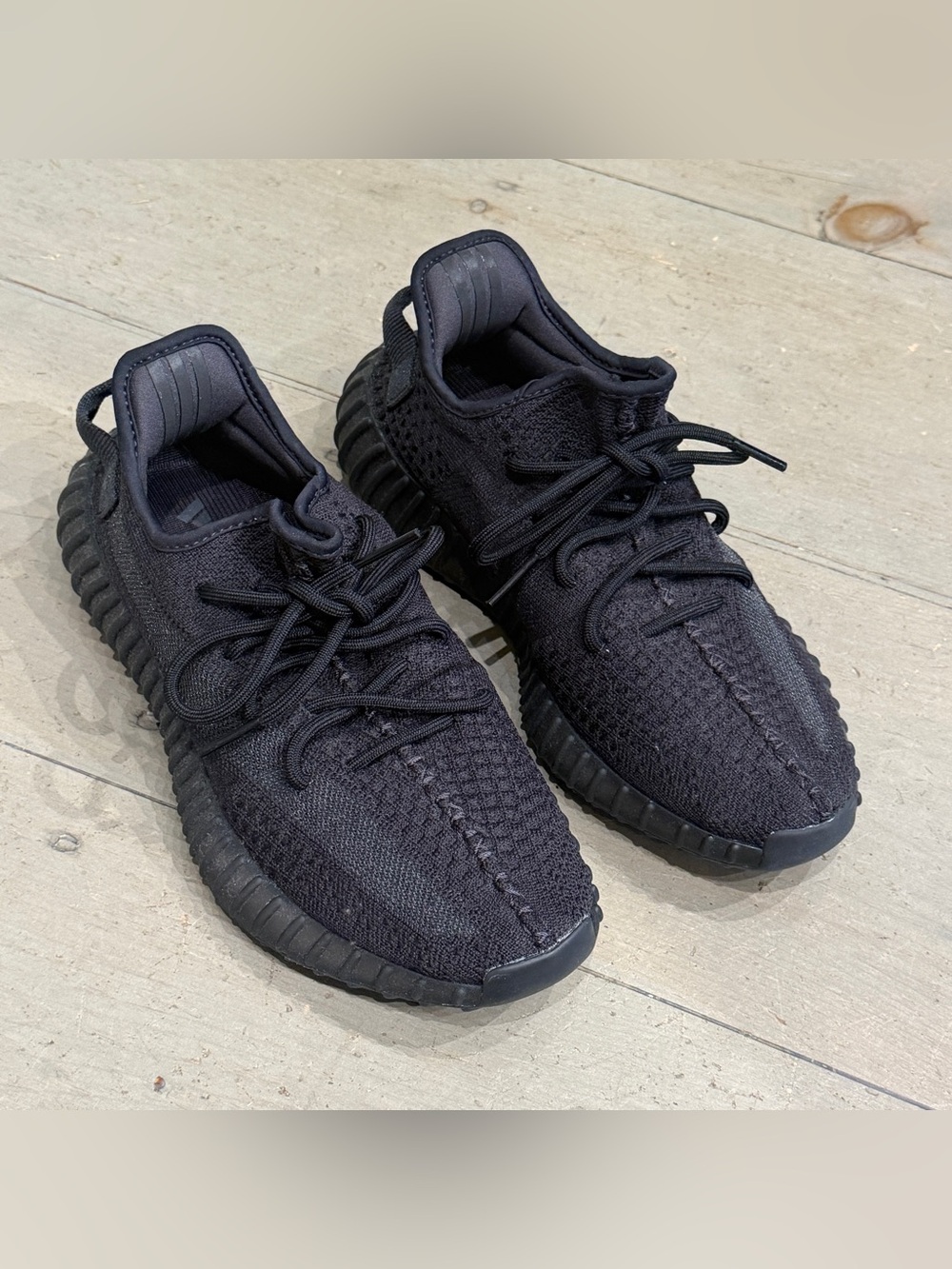 Yeezy Boost 350 V2 in Black